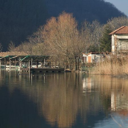 Lake House Canzo Esterno foto
