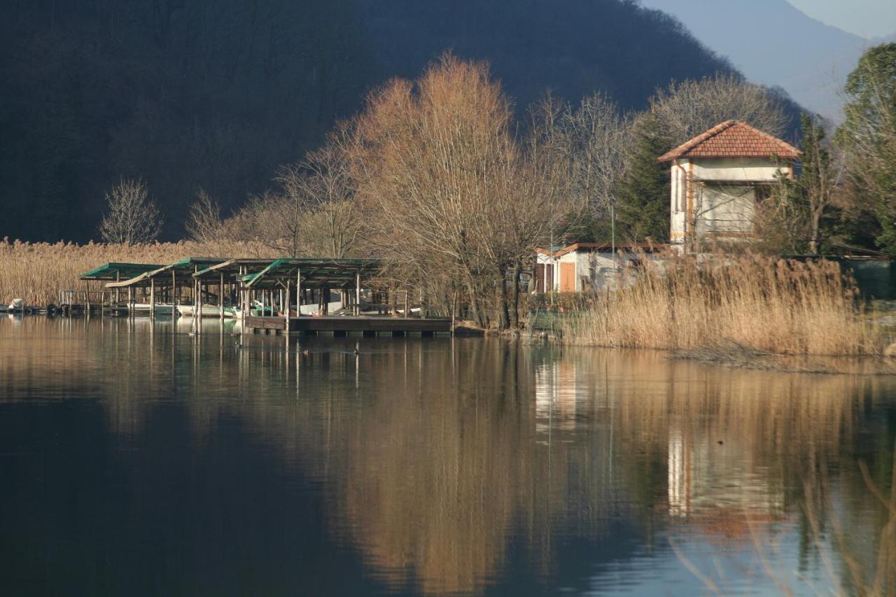 Lake House Canzo Esterno foto